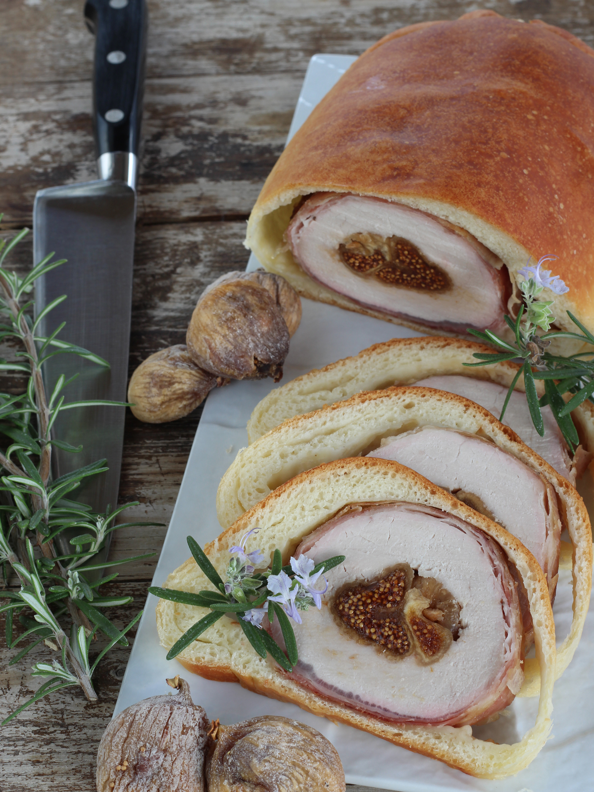 Arrosto di maiale ai fichi in crosta di pane