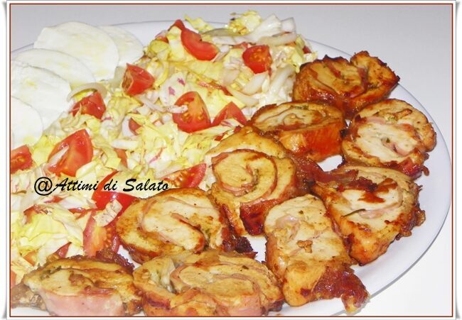Arrosto di petto di pollo farcito con insalatina e mozzarella