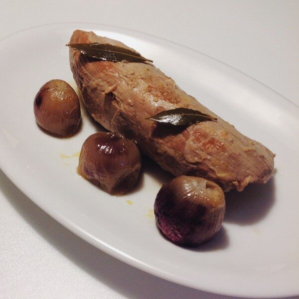 Arrosto di vitello con mandarini e cipolle rosse
