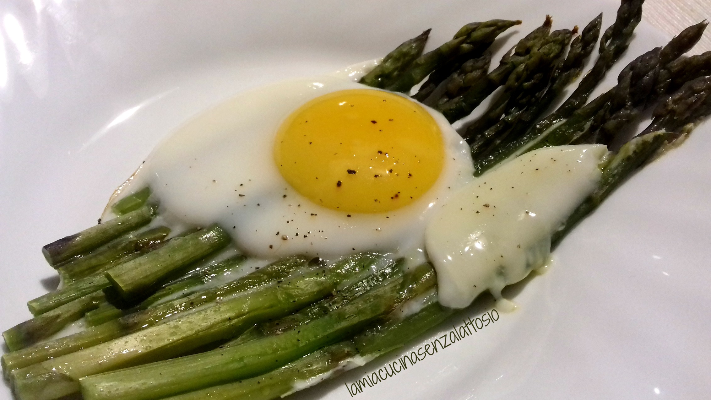 Asparagi alla milanese