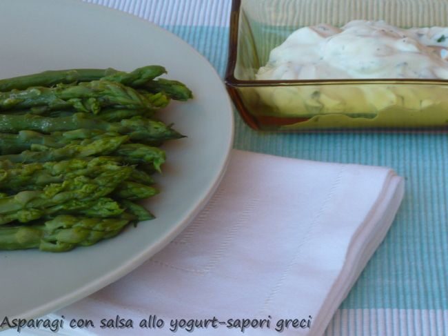Asparagi con salsa allo yogurt