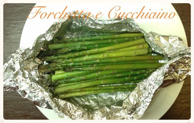 Asparagi in cartoccio con olio al limone
