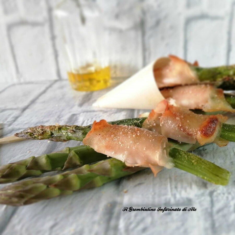 Asparagi involtinati con fesa e scamorza