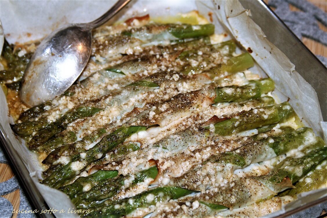 Asparagi  vestiti in forno