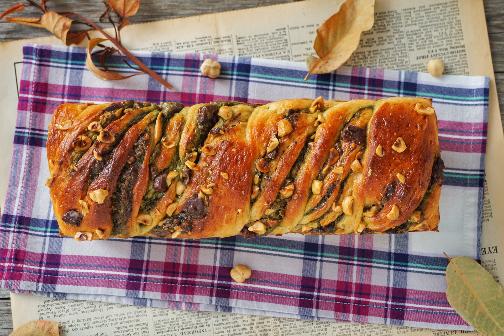 Babka con crema di pistacchi, nocciole e cioccolato