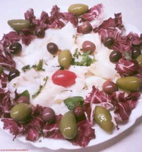Baccalà in bianco con radicchio e olive