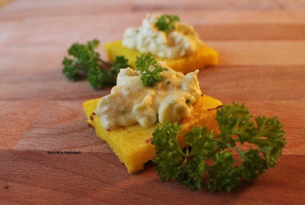 Baccala’ mantecato con crostini di polenta bianca allo zafferano