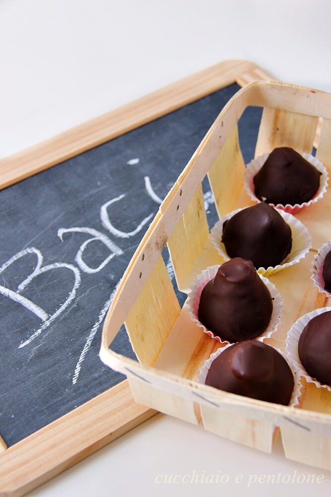 baci baci! pistacchio e arancia candita, aceto balsamico tradizionale e parmigiano-reggiano, famoli strani.