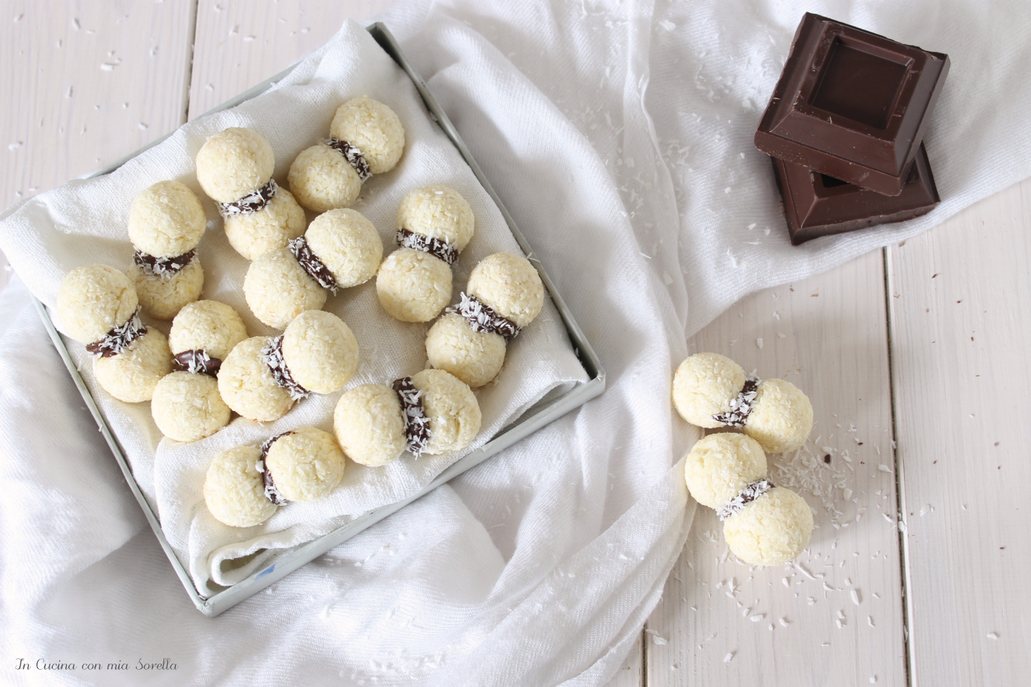 Baci di dama al cocco e cioccolato veloci