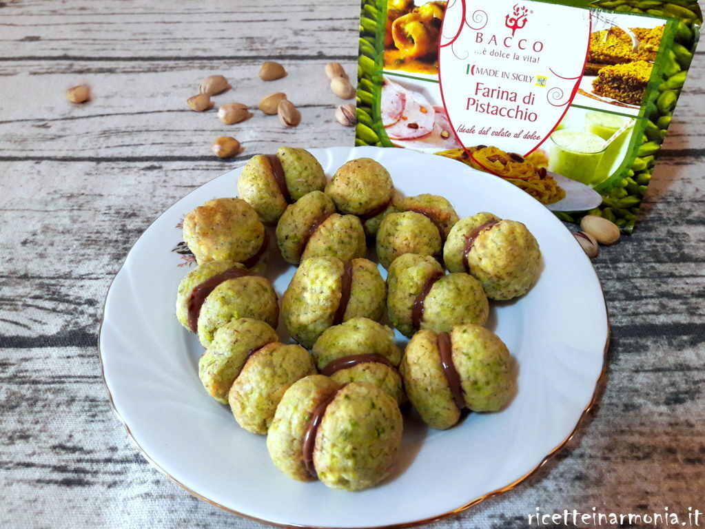 Baci di dama al pistacchio