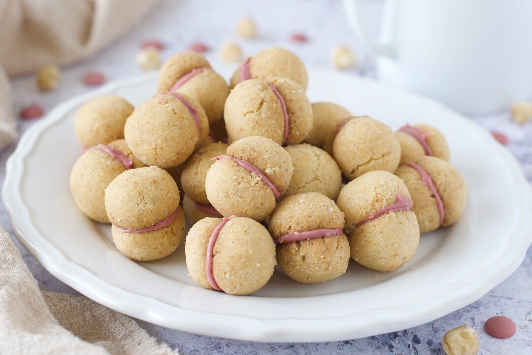 Baci di dama con cioccolato ruby