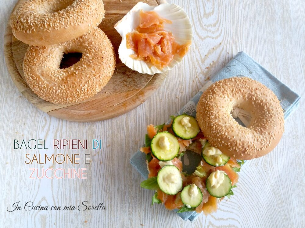 Bagel ripieni di salmone e zucchine