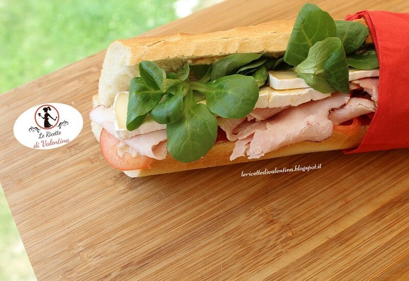 Baguette al brie e prosciutto cotto al forno