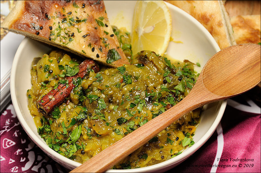 Baingan bharta melanzana al forno senza pomodoro