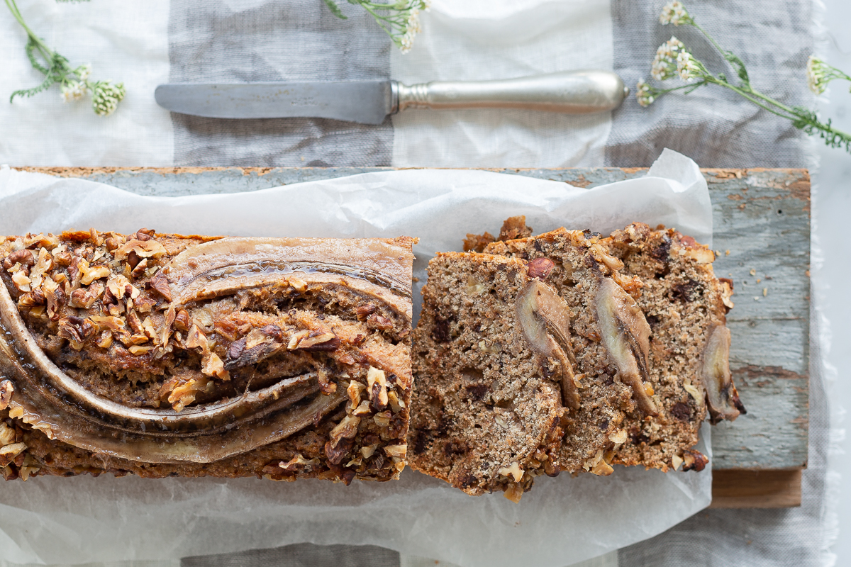 Banana bread integrale con noci e cioccolato fondente