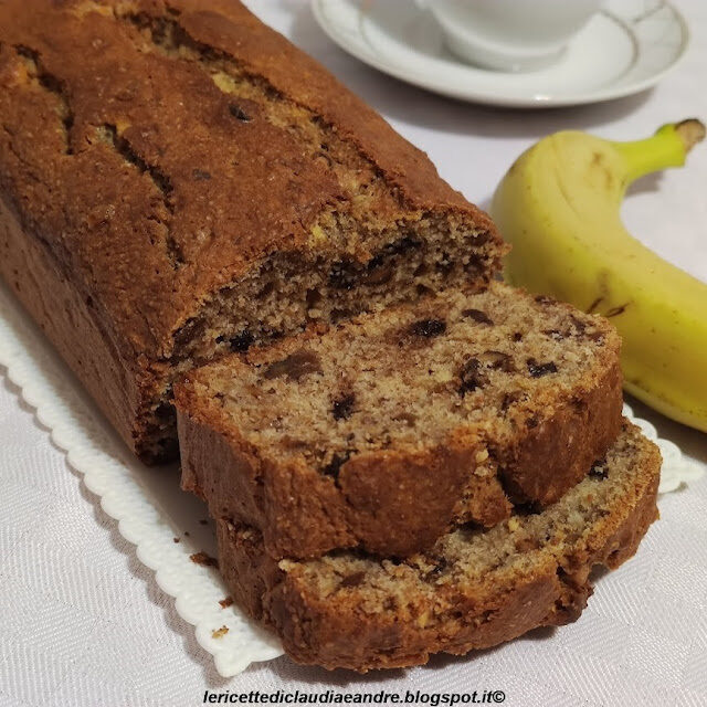 Banana bread integrale senza burro, con noci e gocce di cioccolato