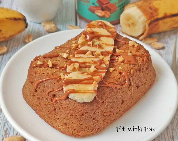 Banana bread proteico al burro di arachidi in microonde