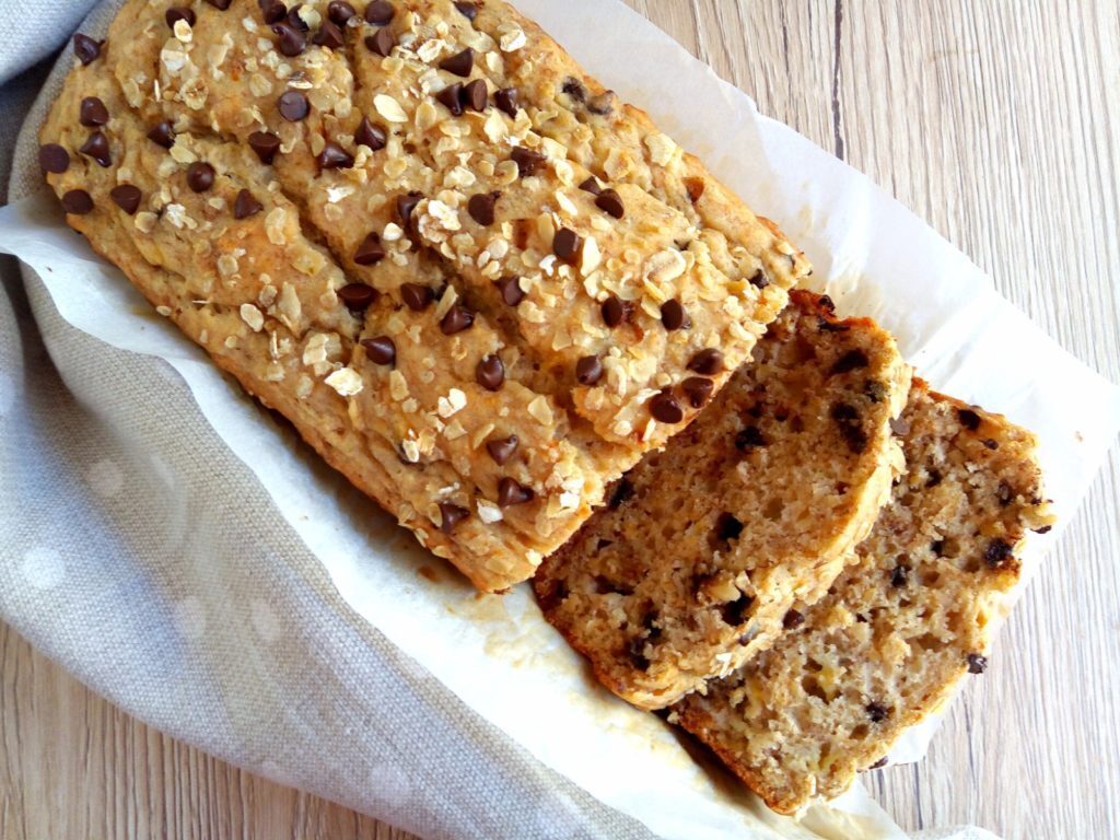 Banana bread vegan senza zucchero con cioccolato e avena