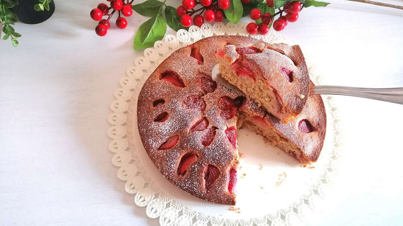 Banana cake integrale con fragole bimby