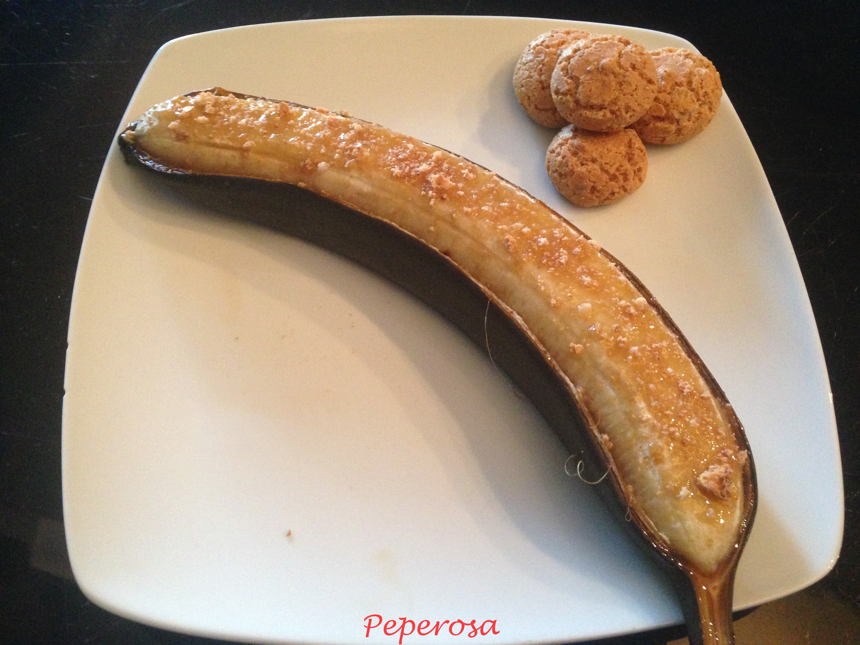 Banana caramellata al forno
