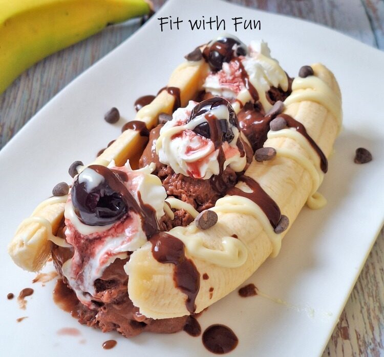 Banana split light con gelato proteico al cioccolato