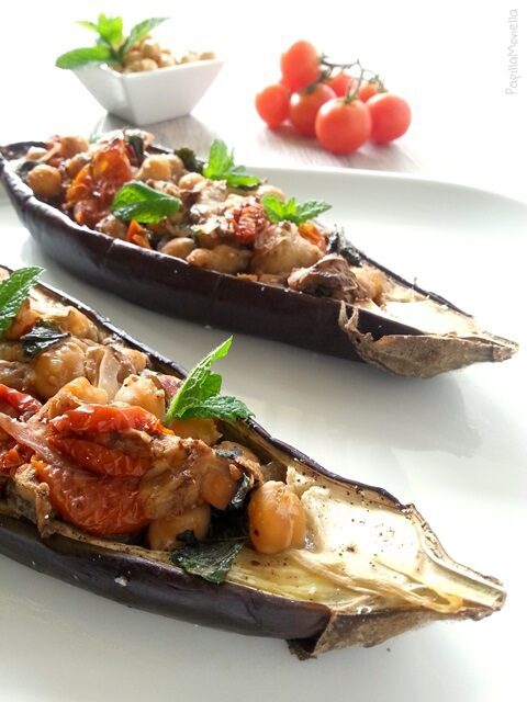 Barche di melanzane con ceci coriandolo e menta