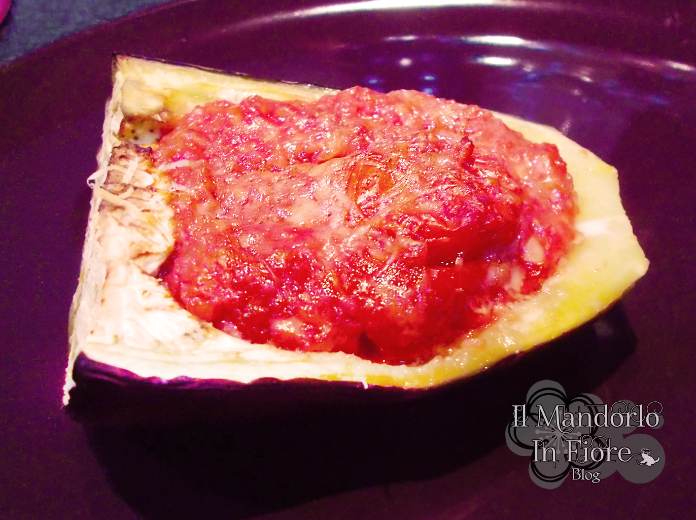 Barche di melanzane con pomodoro e montasio