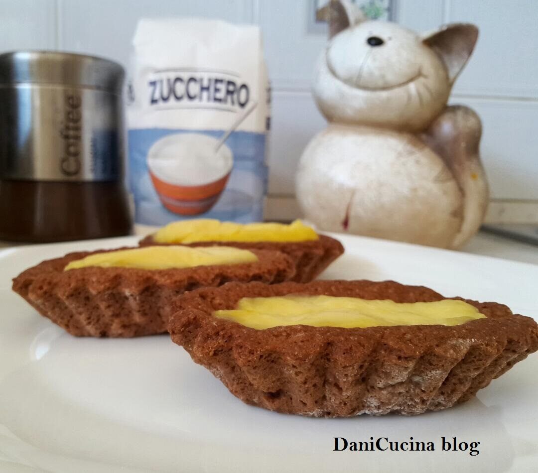 Barchette di frolla con crema al cioccolato bianco