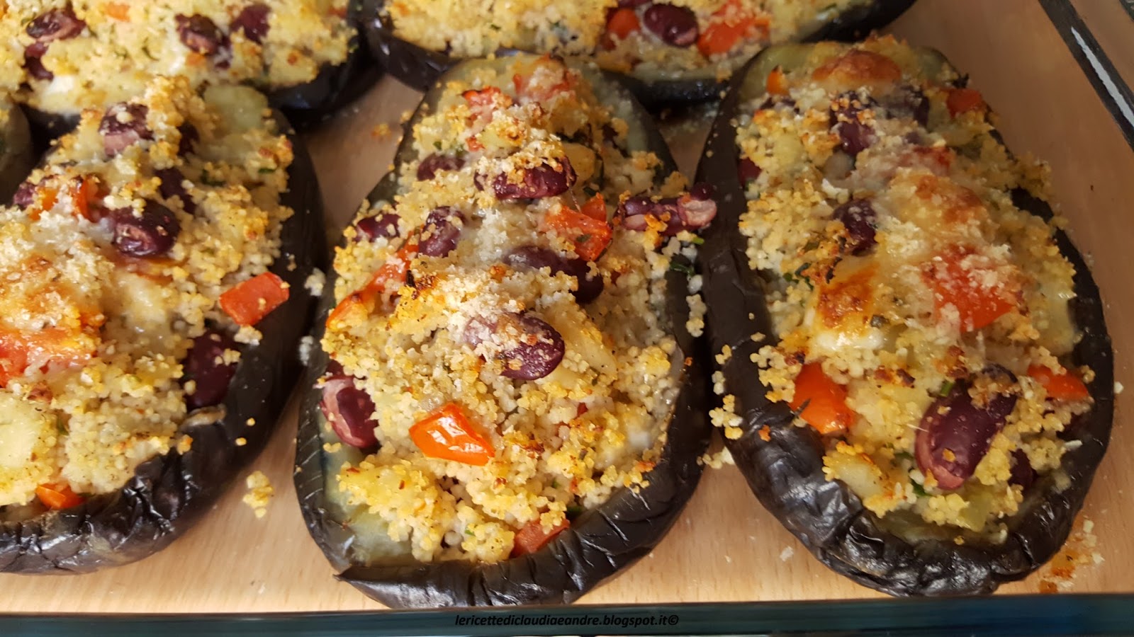 Barchette di melanzane ripiene di cous cous, tonno, asiago e fagioli rossi