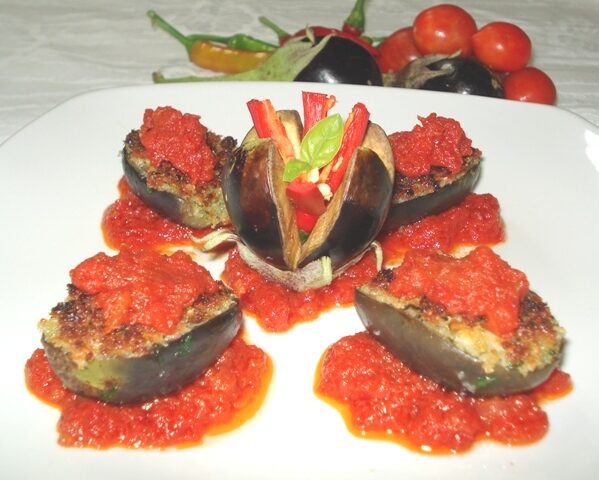Barchette di melanzane vegetariane (per 4)