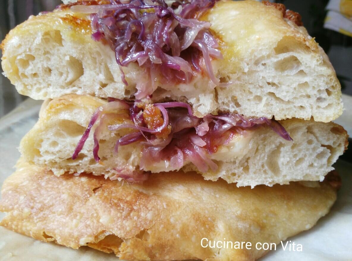 Barchette di pane alle cipolle e scamorza