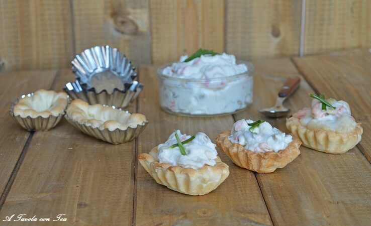 Barchette di pasta brise con insalata russa