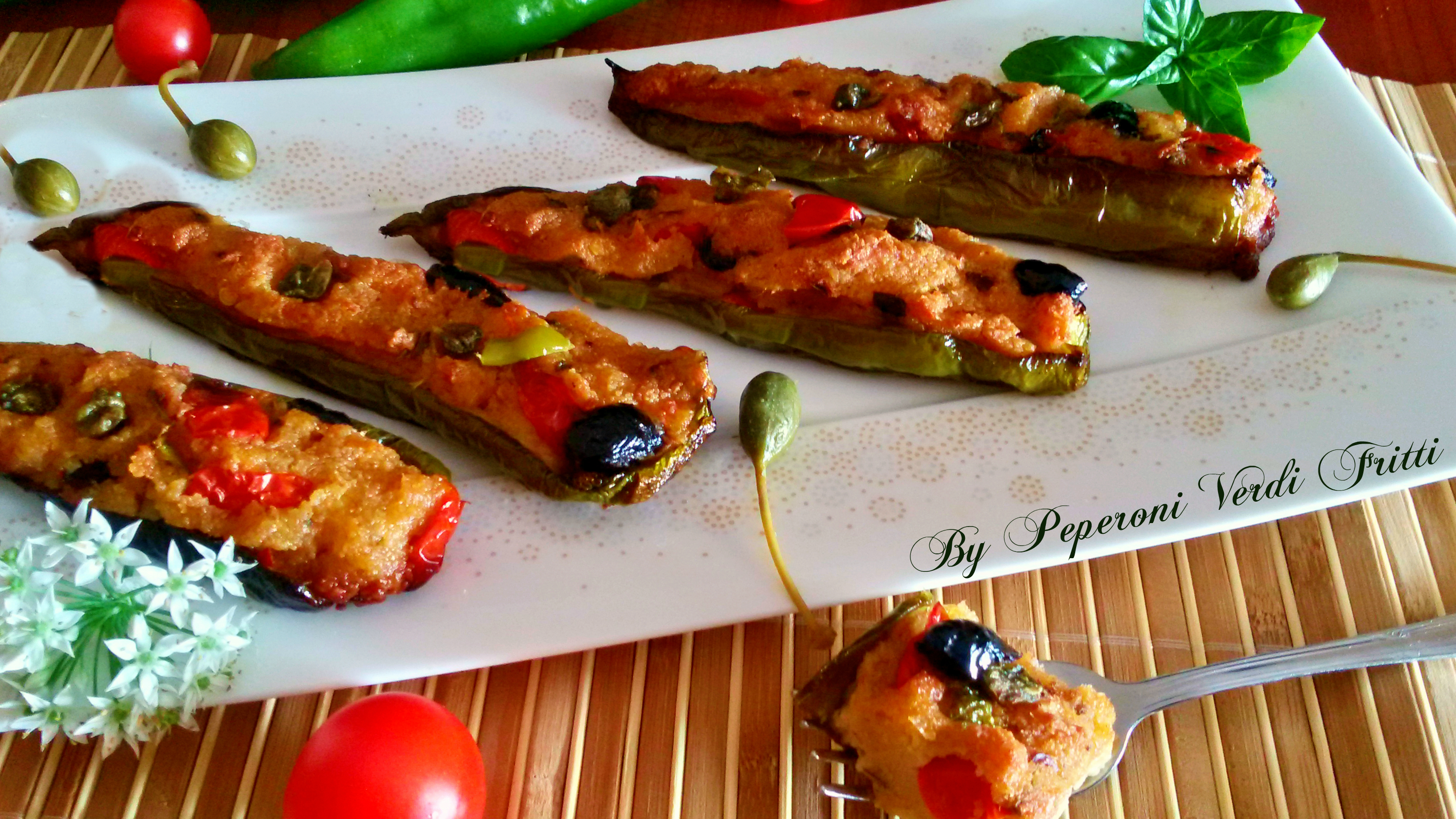 Barchette di peperoni verdi ripieni al forno