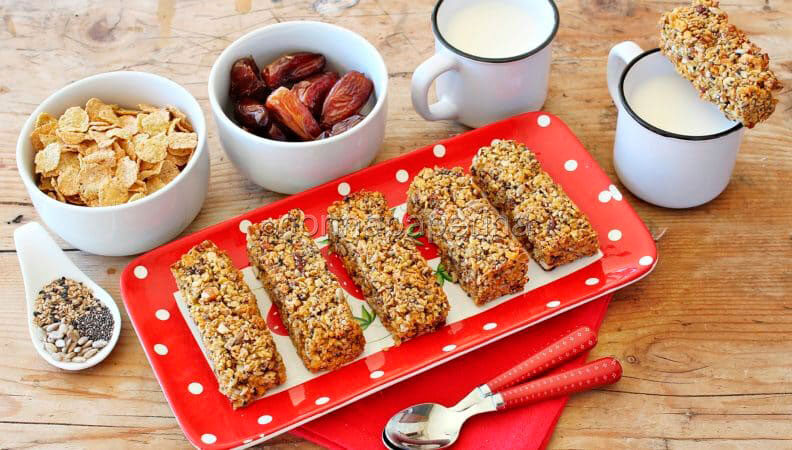 Barrette al grano saraceno, frutta secca e semi: la colazione sana da portare in tasca