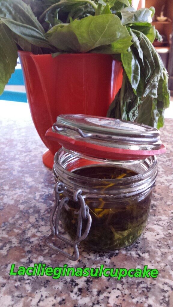 Basilico in olio: dritte per conservare il basilico sott’olio