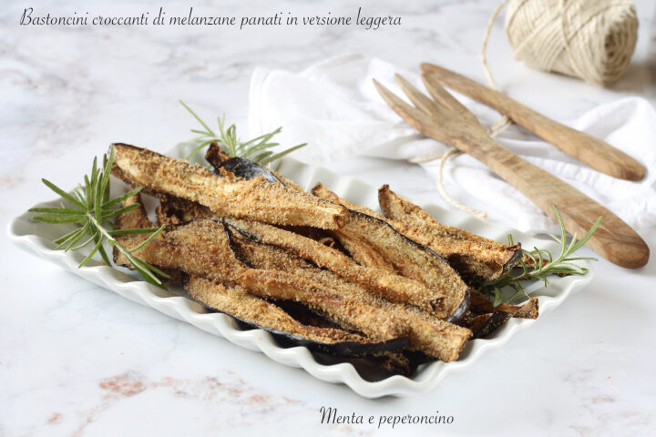 Bastoncini croccanti di melanzane panati in versione leggera
