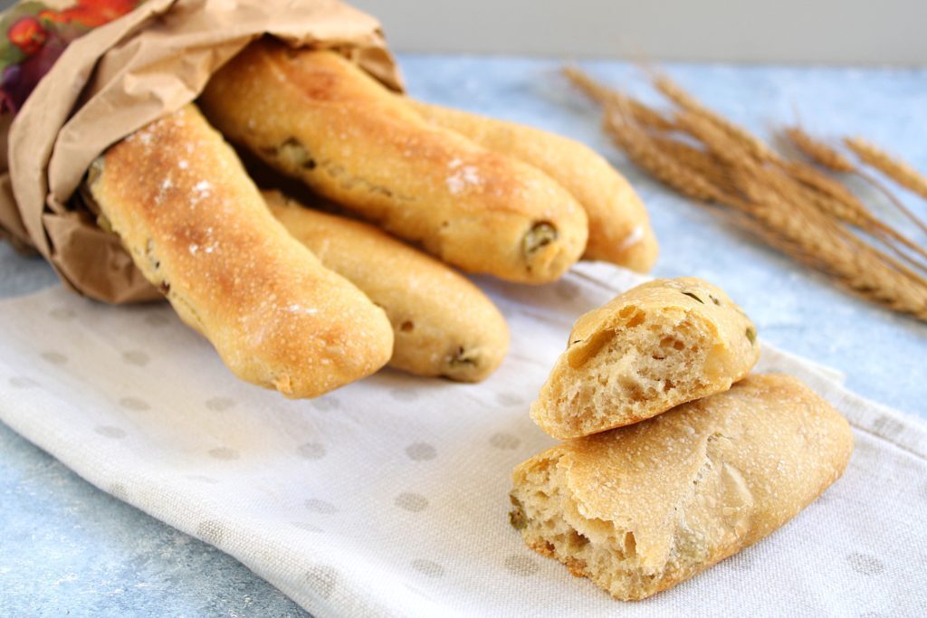 Bastoncini di farro alle olive