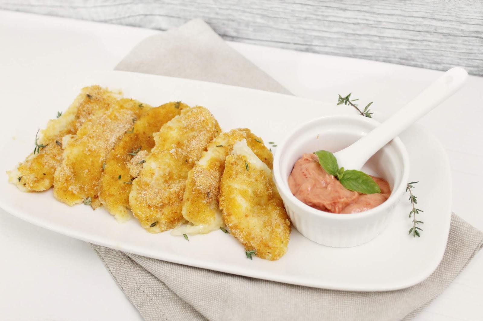 Bastoncini di mozzarella filante (al forno)