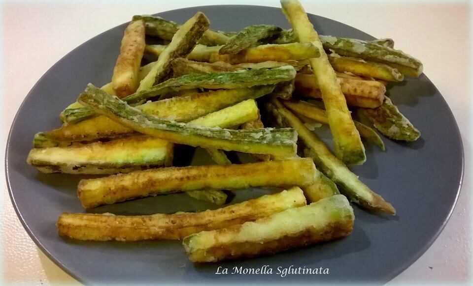 Bastoncini di zucchine fritti senza glutine