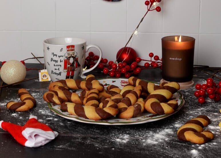 Bastoncini natalizi: biscotti friabili bicolore da regalare a natale