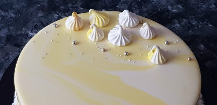 Bavarese alla mandorla con cuore di cioccolato