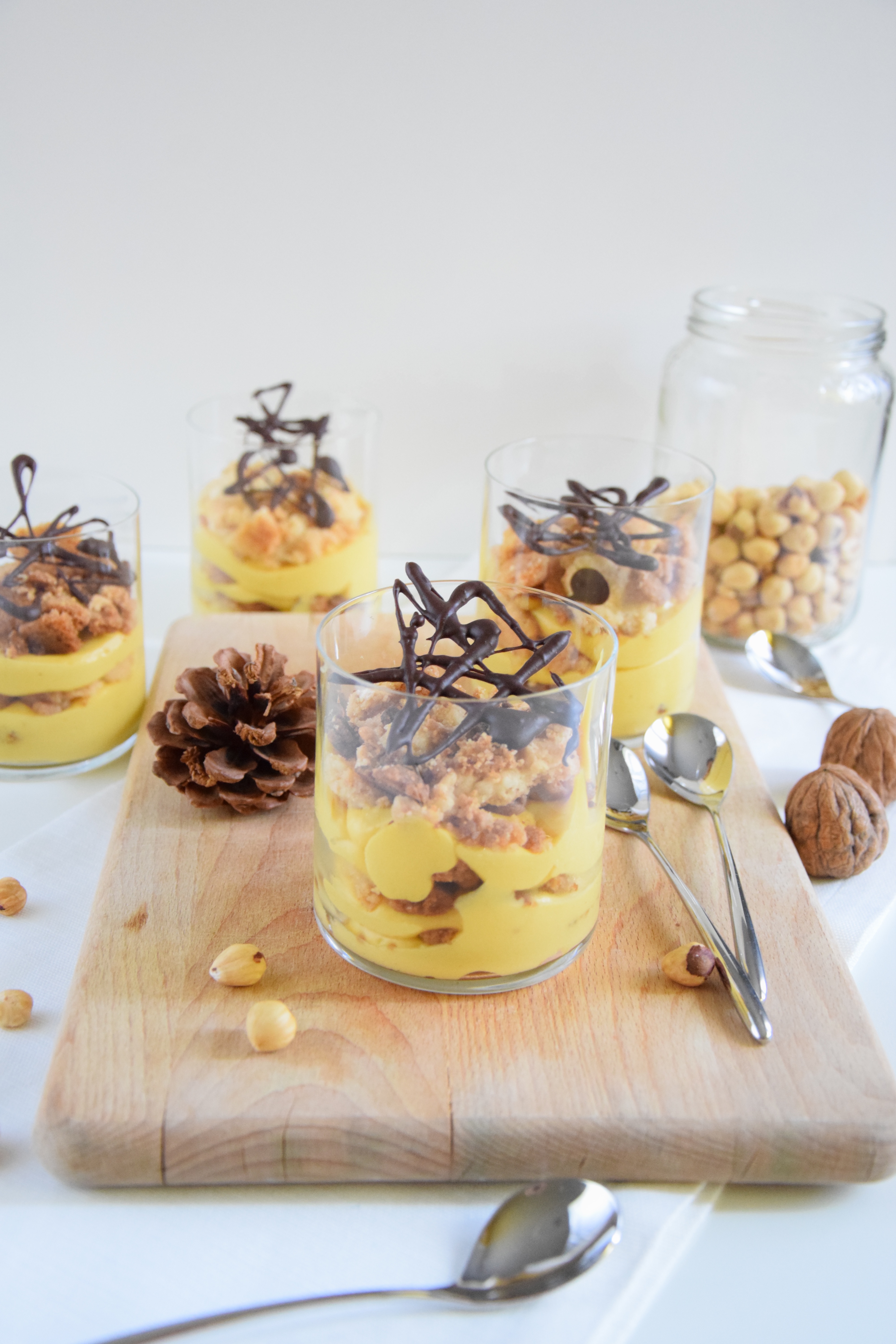 Bavarese con crumble alle nocciole