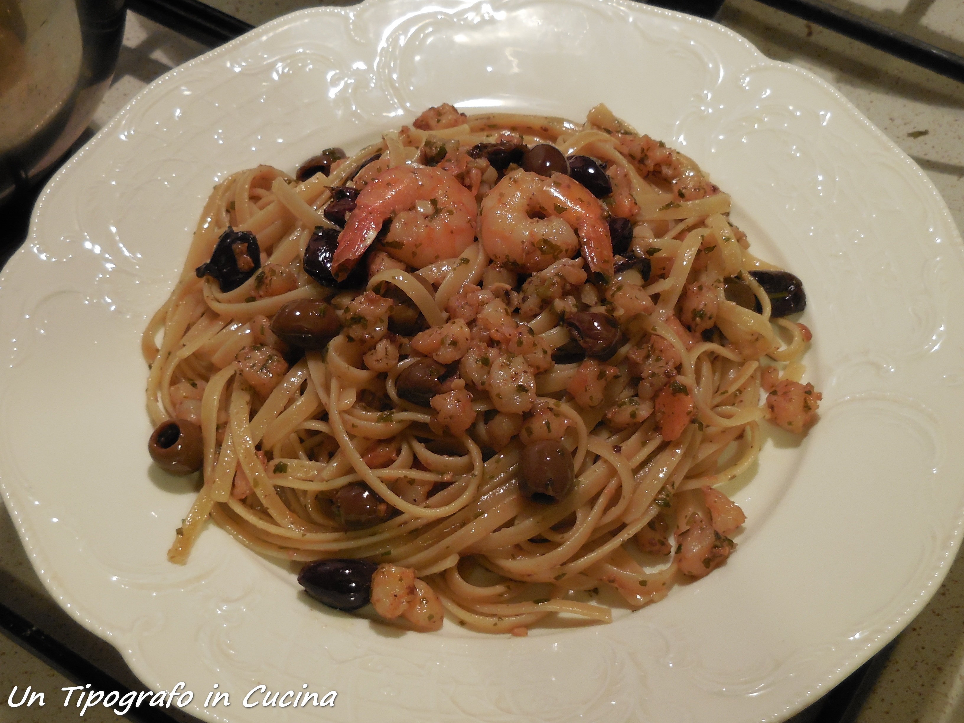 Bavette integrali saltate ai gamberetti ed olive taggiasche…