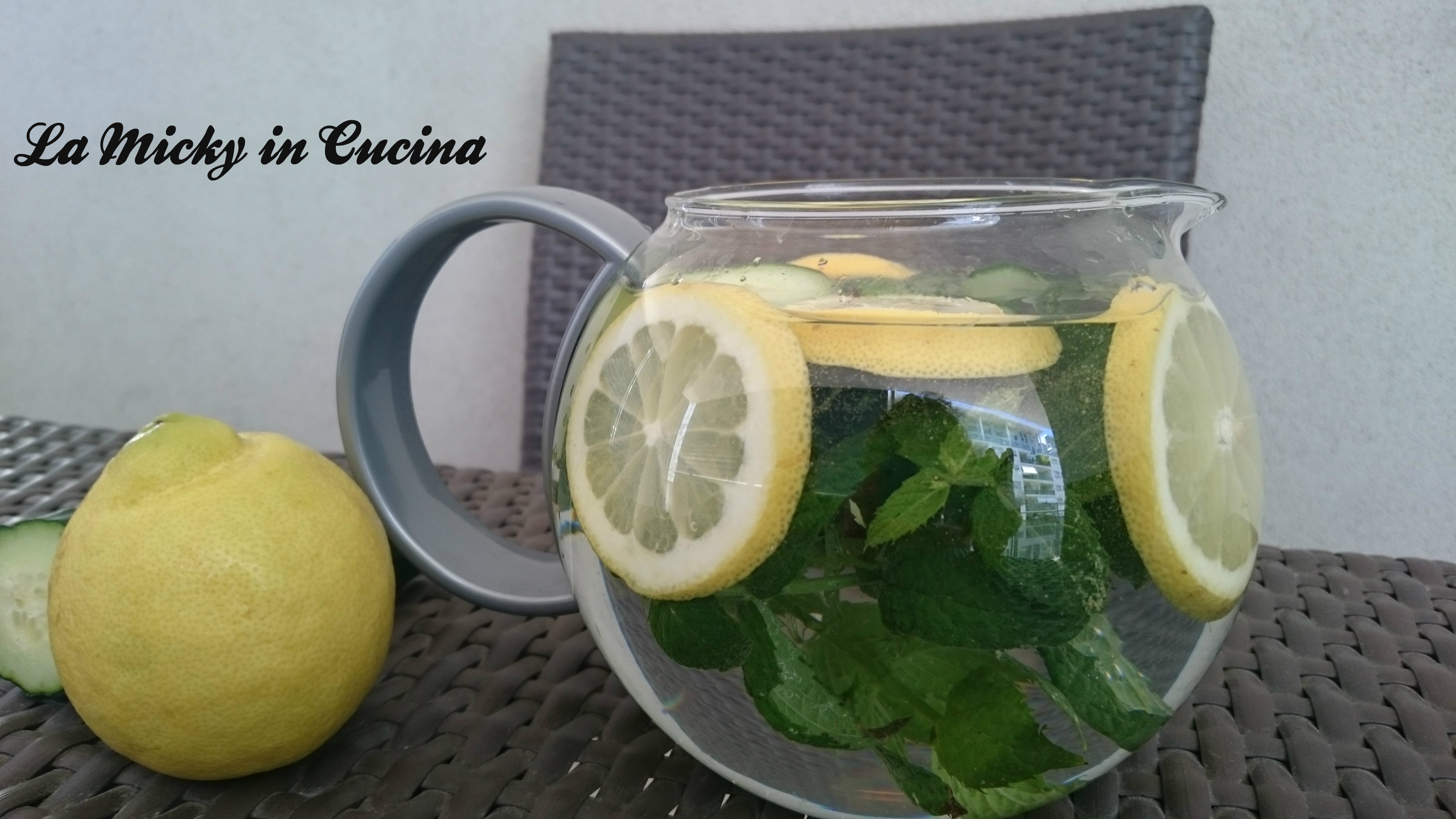 Bevanda per l’estate limone, menta e cetriolo