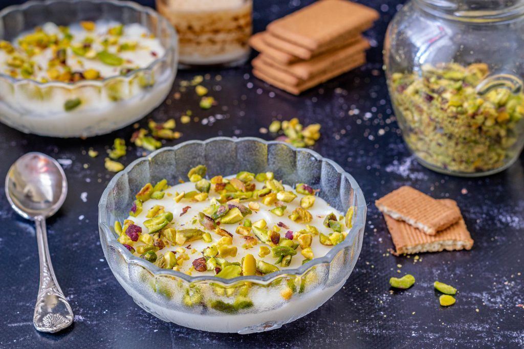 Biancomangiare al latte con biscotti