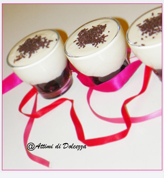 Bicchierini con mousse di yogurt e ricotta