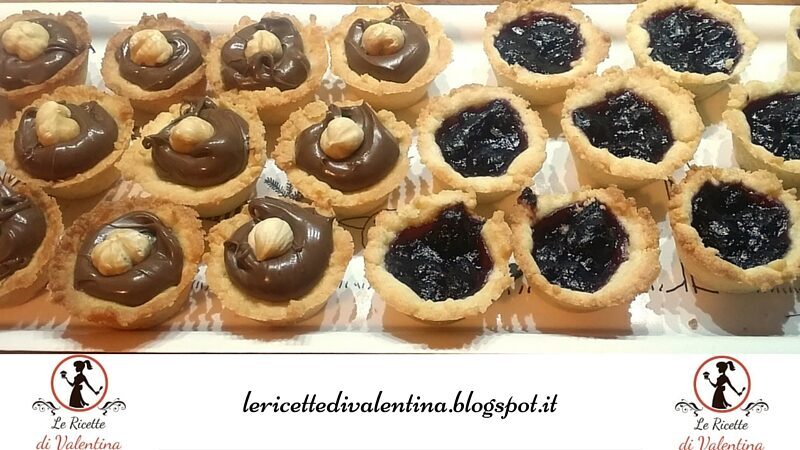 Bicchierini di frolla alla marmellate o alla crema di nocciole