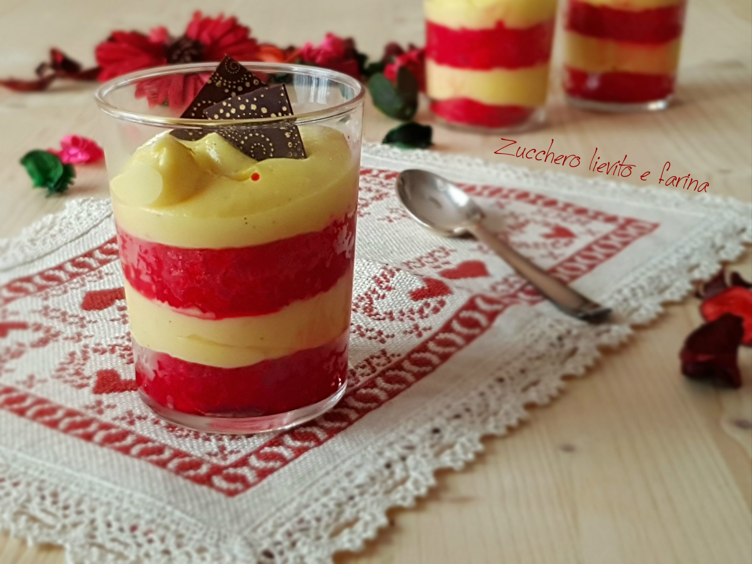 Bicchierini di zuppa inglese