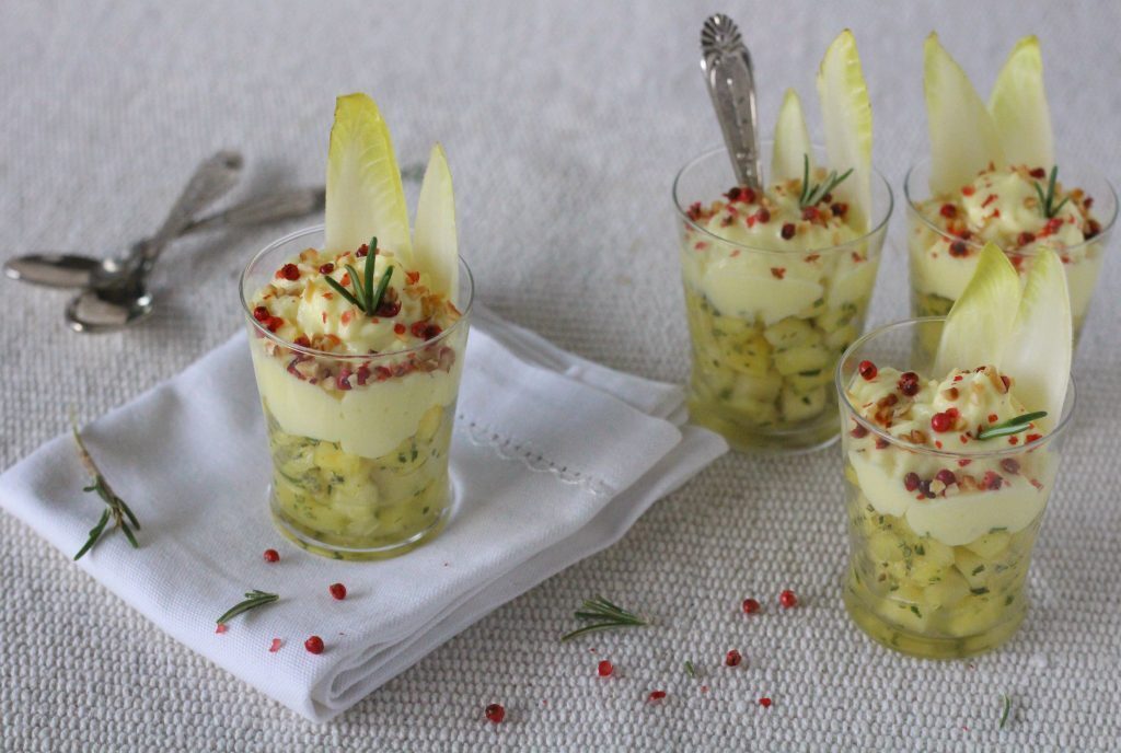 Bicchierini salati ananas indivia e pepe rosa