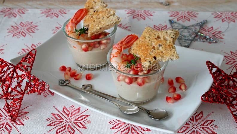 Bicchierino alla mousse di cannellini con crostino, gambero e melagrana, super!